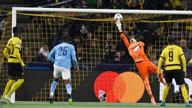 Young Boys 1-3 Man City: Erling Haaland double seals victory in Switzerland  - BBC Sport